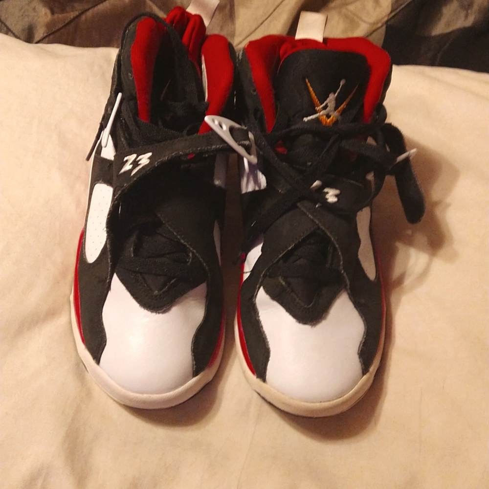 Tennis shoes